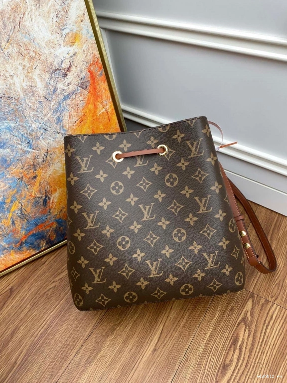 WIS VUITTON NÉONOÉ LOUIS 0106